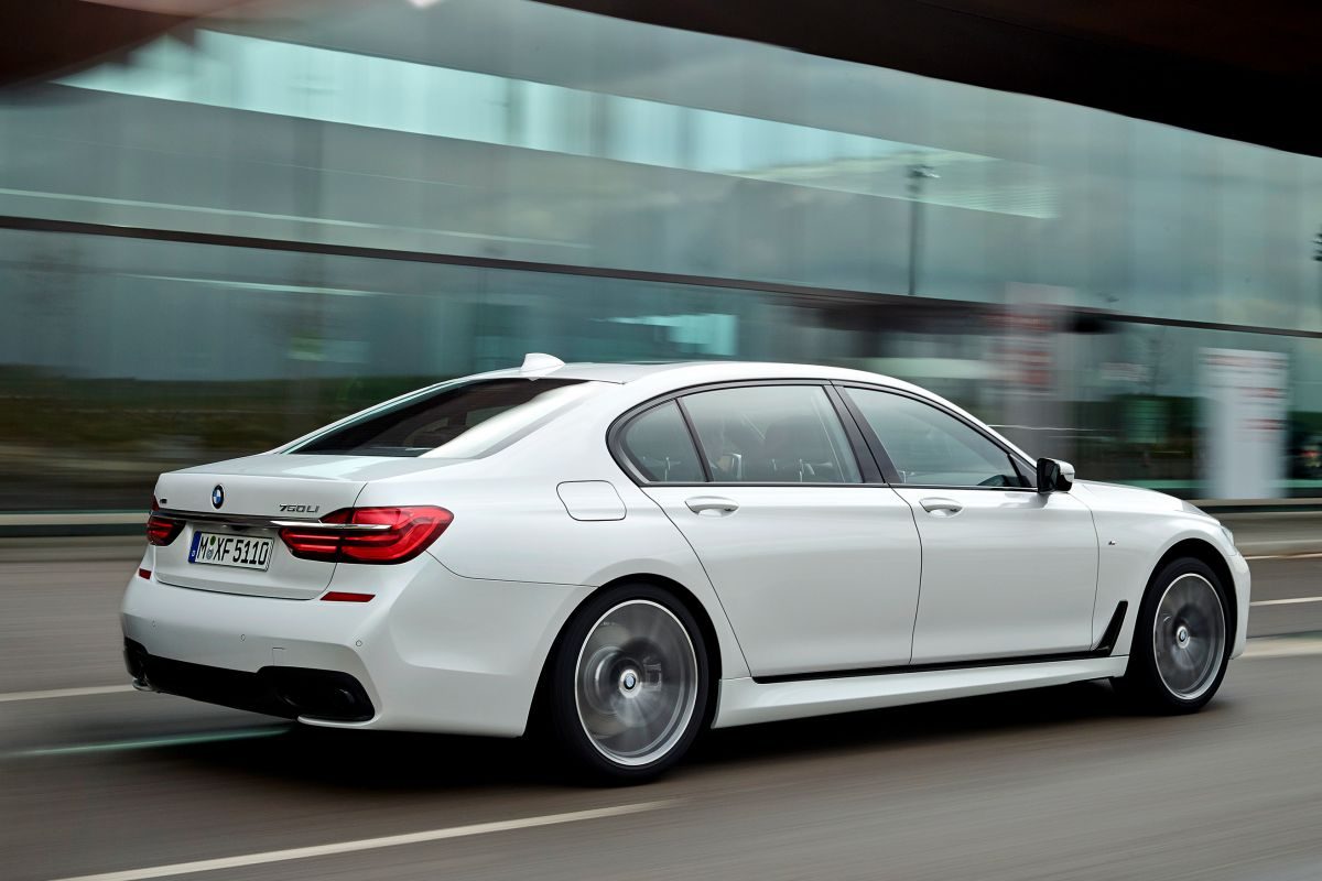 BMW 7 Serisi · Beyaz — görsel 2