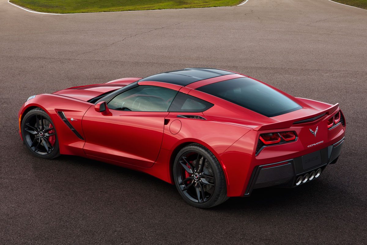 Chevrolet Corvette Stingray · أحمر — الصورة 2