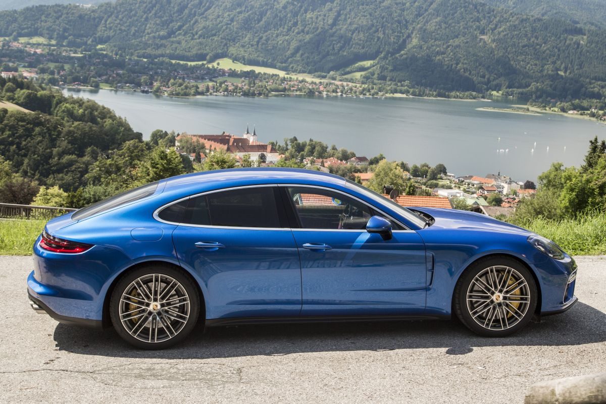 Porsche Panamera · Mavi — görsel 4